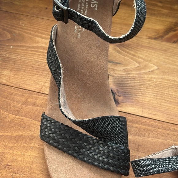 TOMS | Clarissa Wedge Sandal in Black Metallic Linen Size 9.5US - Picture 7 of 14